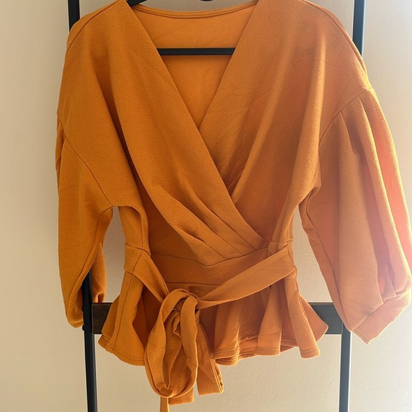 Burnt orange blouse.  Great condition - Picture 1 of 6